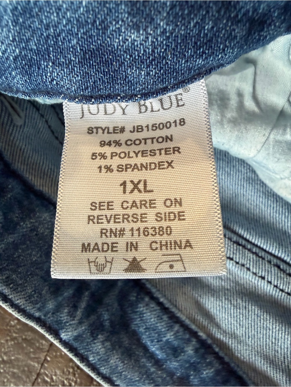 Judy Blue Light Wash Distresses Denim Shorts 1XL - Picture 2 of 10